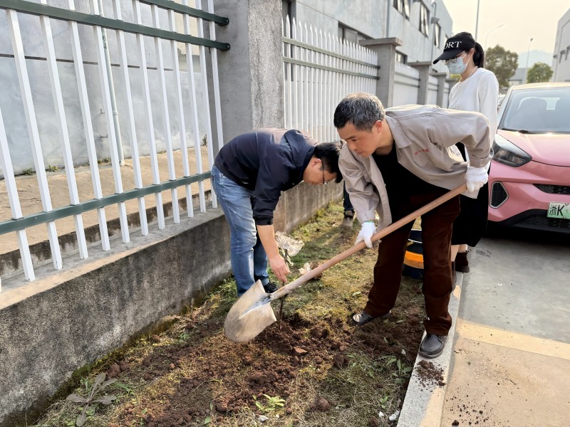 4-2微通催化黨支部開展植此青綠 不負春光主題黨日活動2.jpg